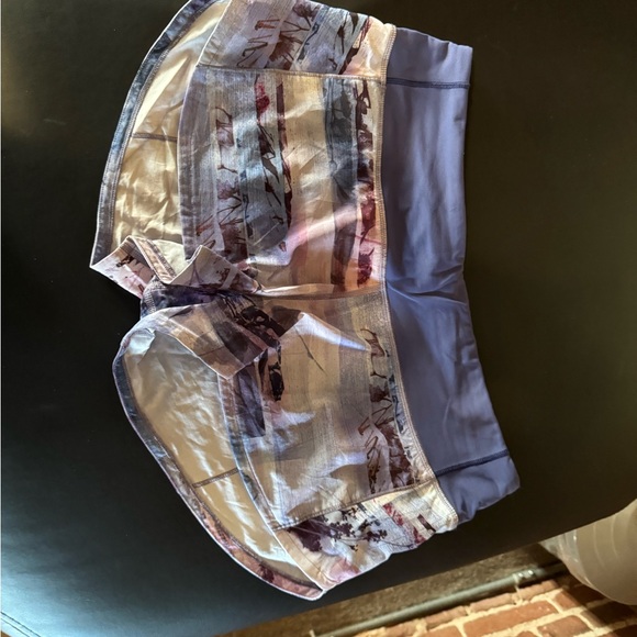 lululemon athletica Speed Up shorts 2.5” inseam Size 6 - Picture 2 of 2